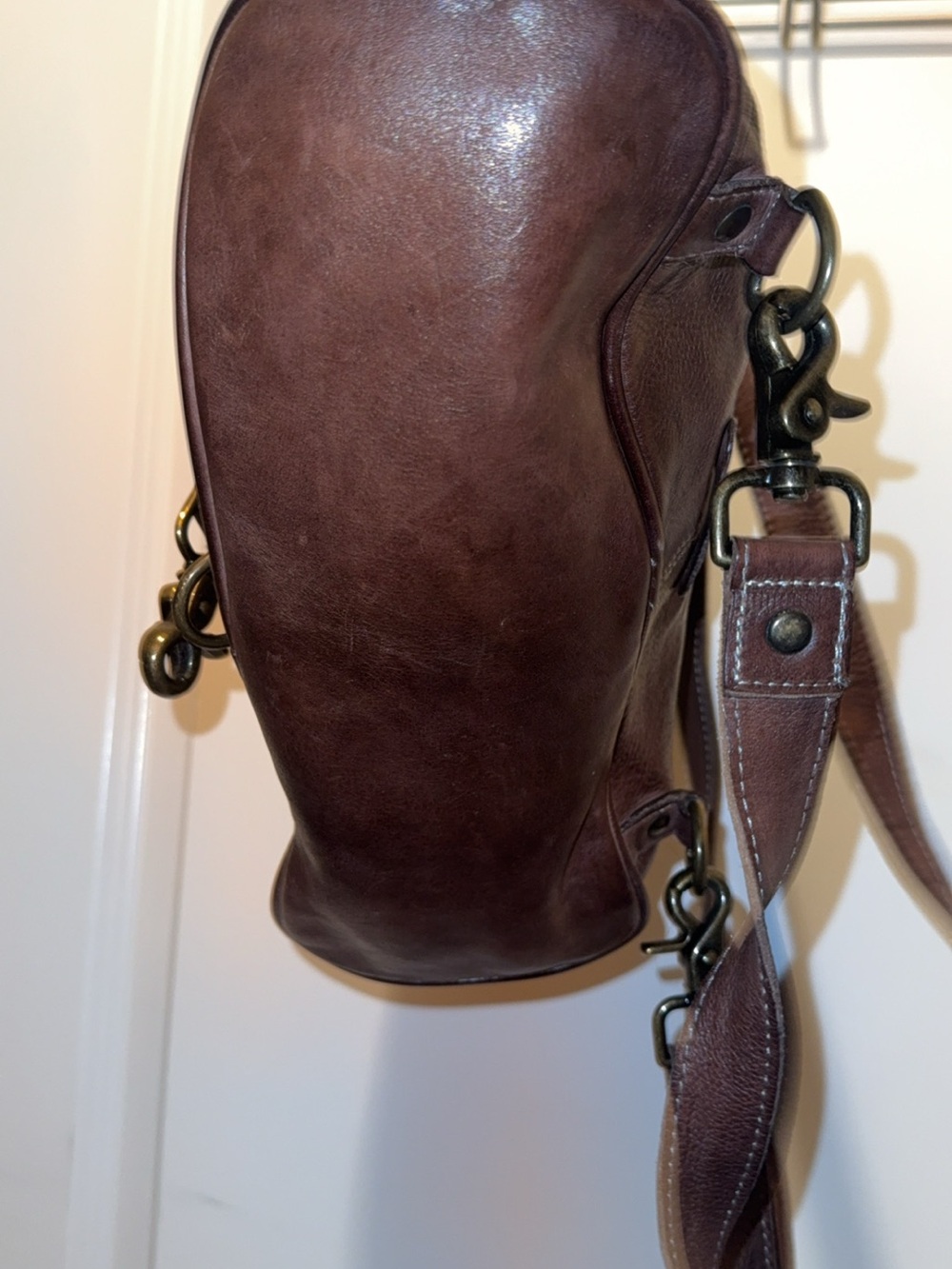 Premium Brown Leather Backpack - Classic Carry - Picture 3 of 7